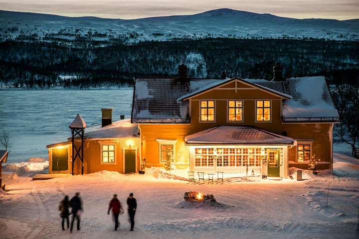 Hotel lige ved søen