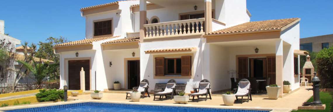 Have med privat pool  Have med privat pool