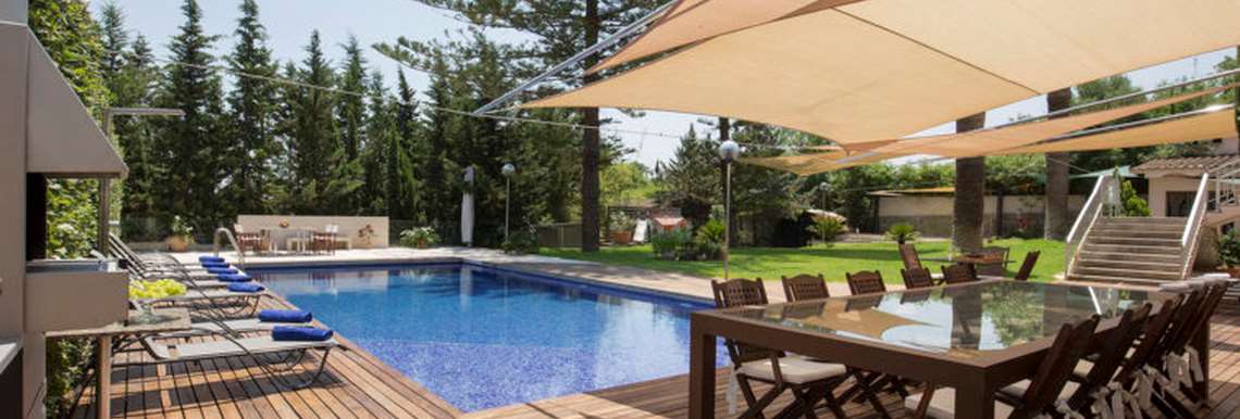 Solrig terrasse med pool Solrig terrasse med pool