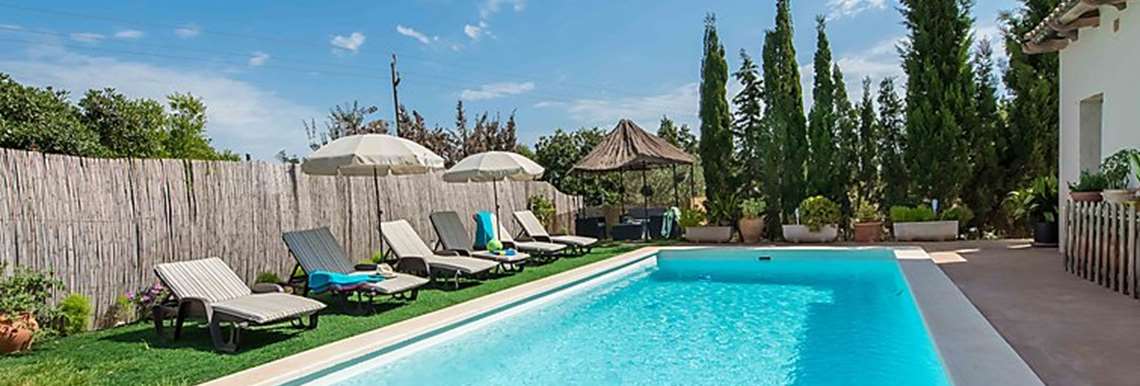 Privat pool i haven  Privat pool i haven