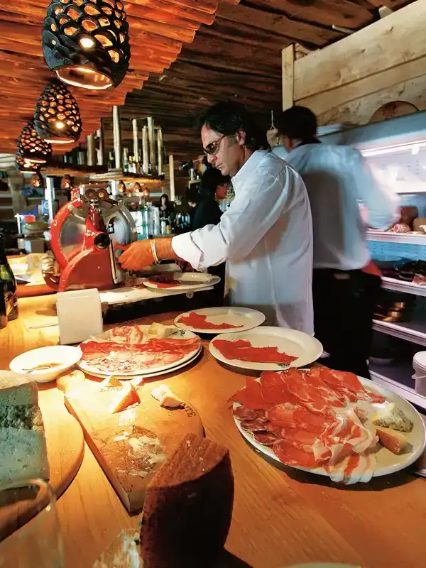 Firmarejser med vinsmagning, tapas og gourmet