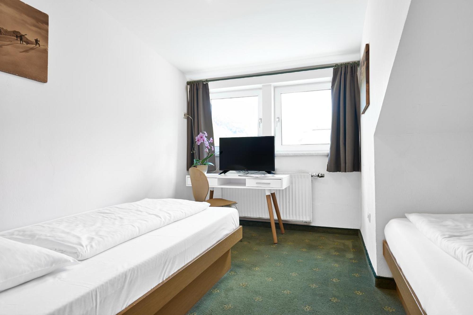 Hotel Alpina Beds & Boots