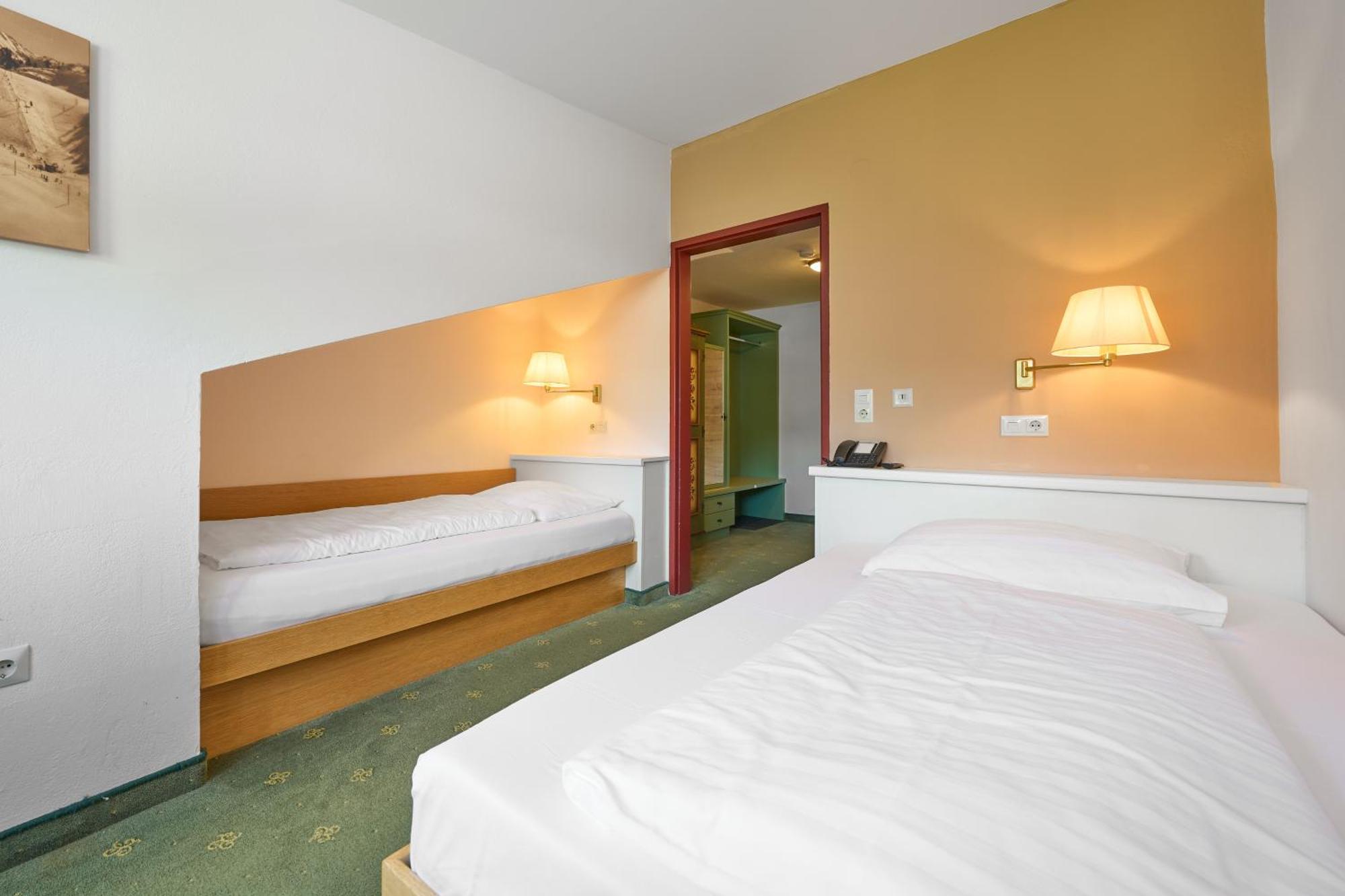Hotel Alpina Beds & Boots